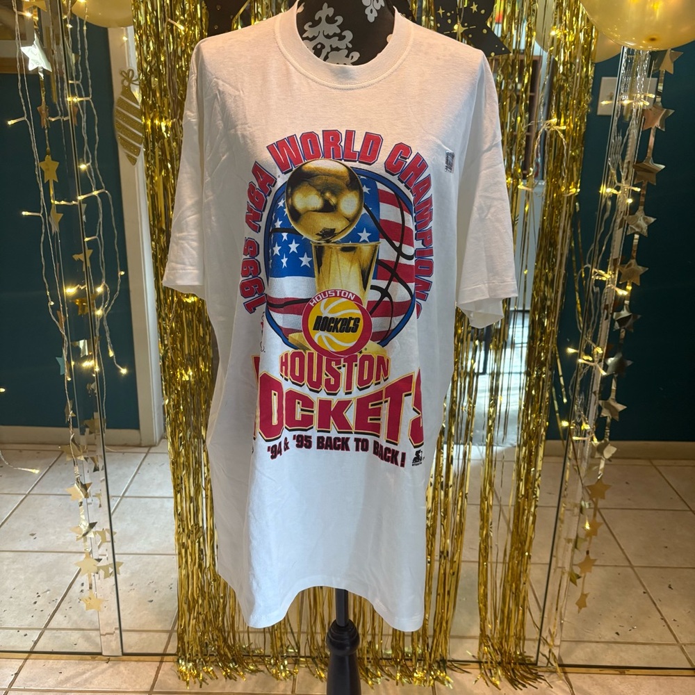EUC White Houston Rockets 1995 World Champions Graphic T-Shirt Back to Back Gold